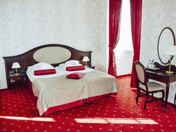 Фото номера Большой двухместный номер с 1 кроватью Отель Hotel Zamek Rydzyna г. Рыдзына 3